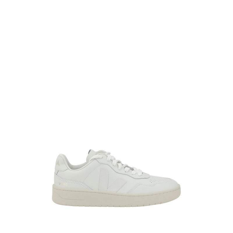 Veja white leather low top sneaker with flat laces and chunky beige sole