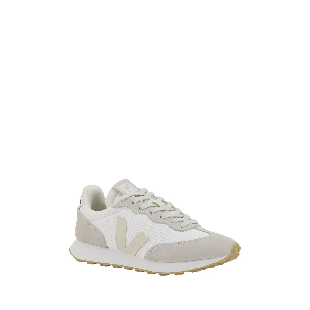 Off-white and beige Veja sneaker in mesh and suede with a white midsole and tan rubber sole, side V logo.