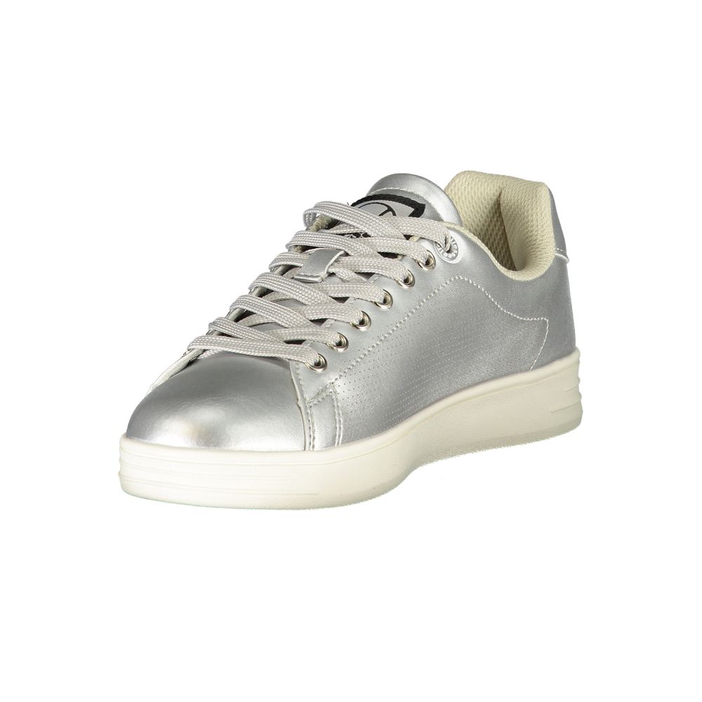 Ellesse metallic silver polyurethane men's lace-up sneaker with a flat cream rubber sole and perforated side detail.