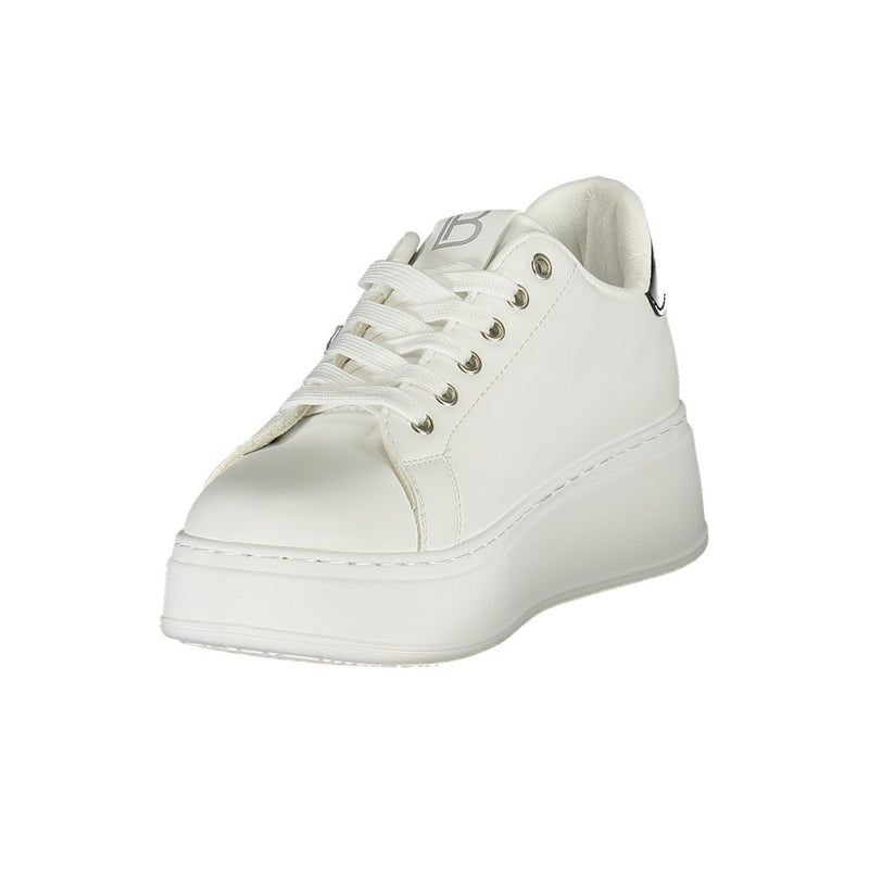 White polyurethane women platform sneaker with lace-up closure