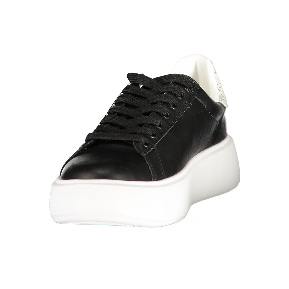 Black polyurethane U.S. Polo Assn. women’s platform sneaker with a thick white sole and lace-up design.