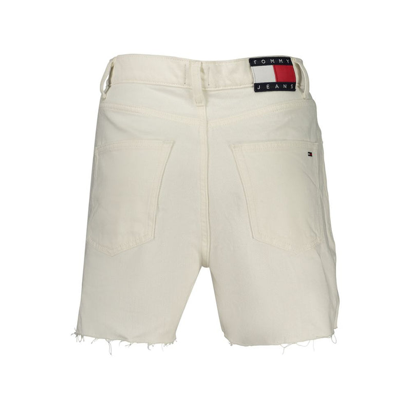 White cotton denim shorts with raw hems and back pockets, featuring a Tommy Jeans logo patch