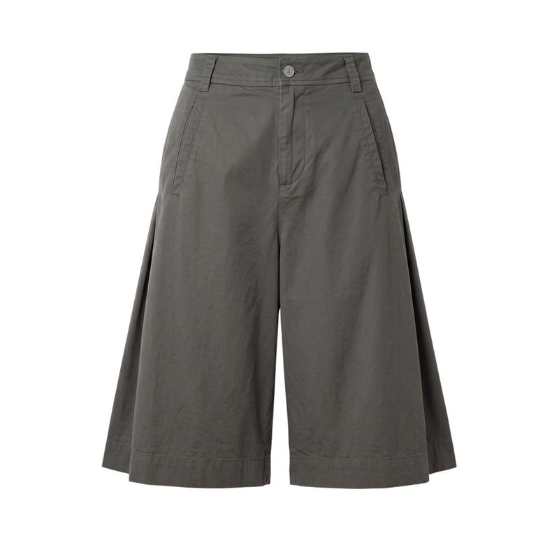 Grey cotton wide-leg knee-length shorts with pleated sides and slash pockets