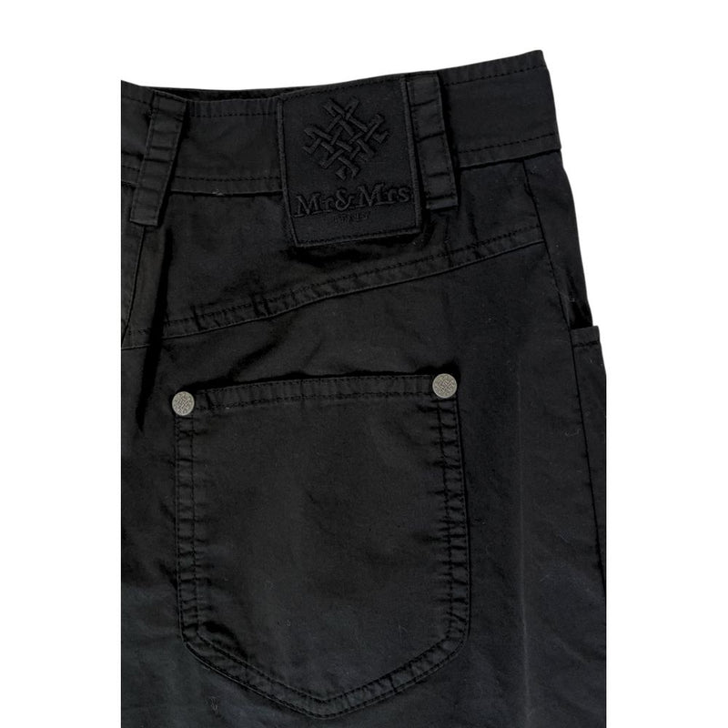 Black cotton women shorts with rear pocket and logo patch