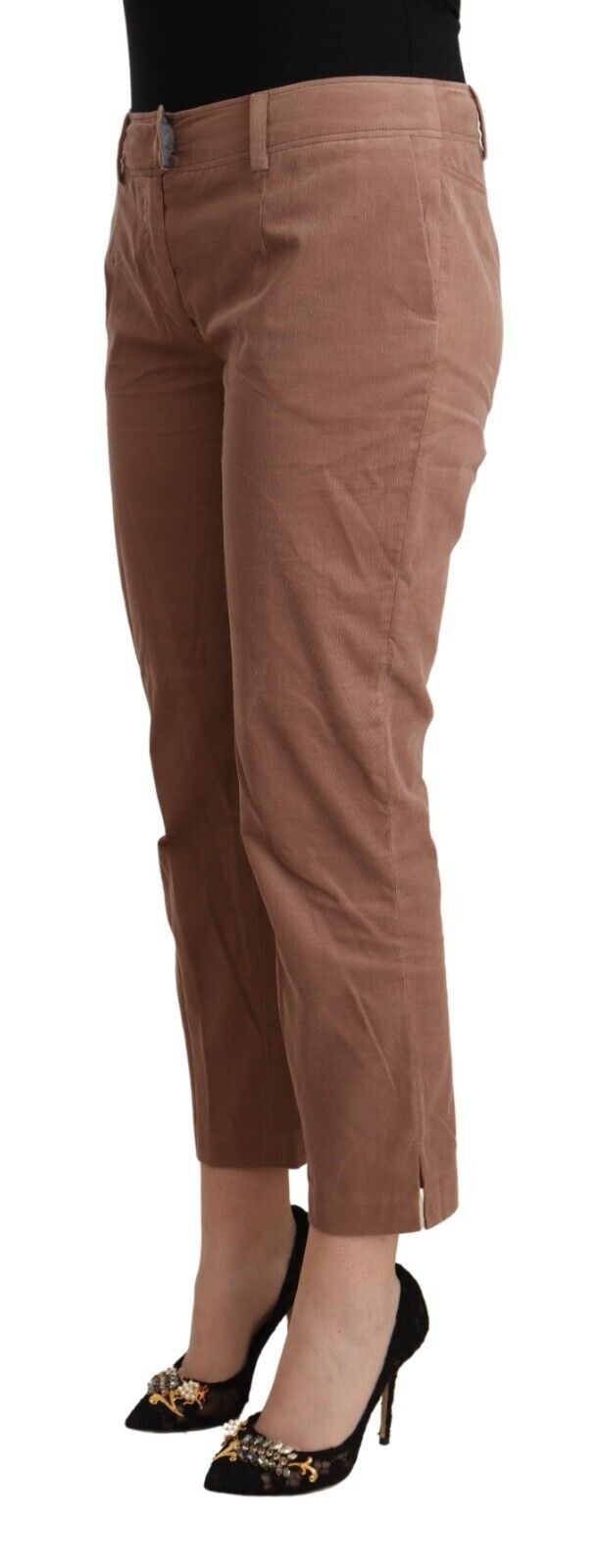 Brown cotton tapered cropped pants worn with black heels