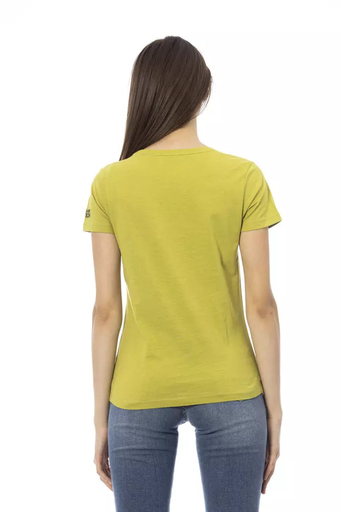 Rear view of a woman wearing a green cotton t-shirt with short sleeves