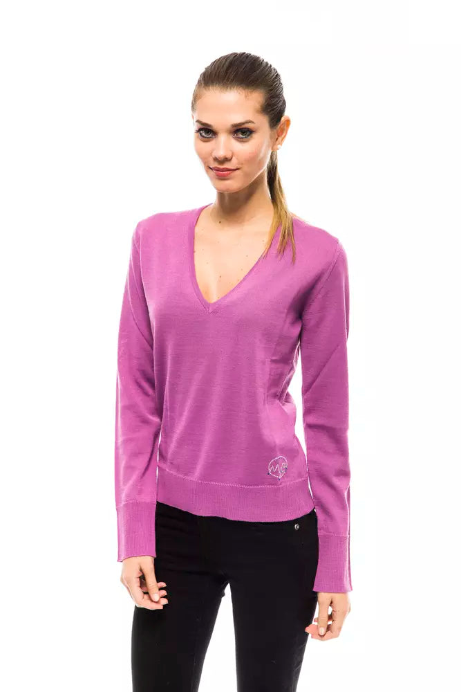 Pink V-neck wool women sweater with long sleeves and ribbed trim