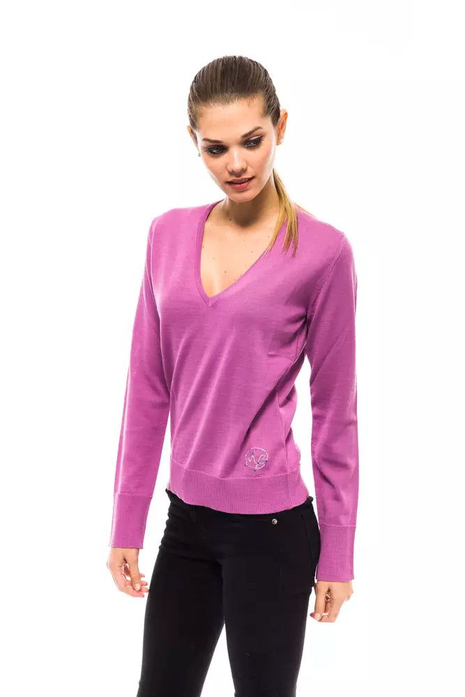 Woman wearing a pink V-neck knit wool sweater with long sleeves and ribbed trim