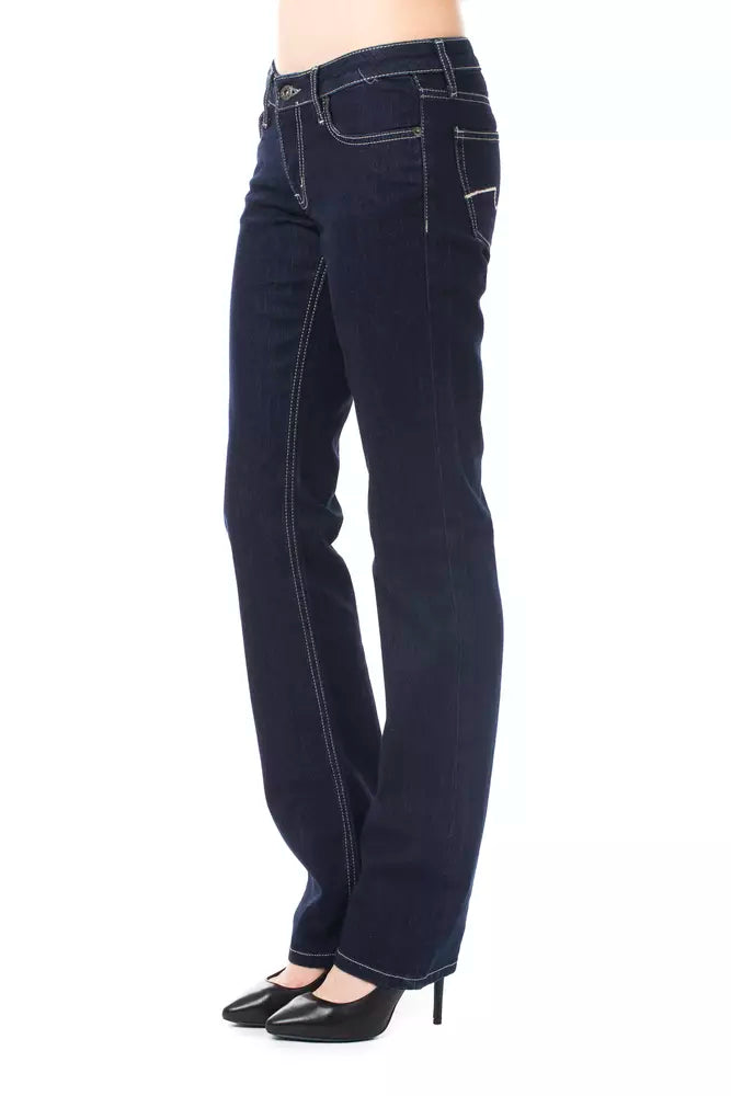 Dark blue cotton women jeans with white contrast stitching worn with black heels