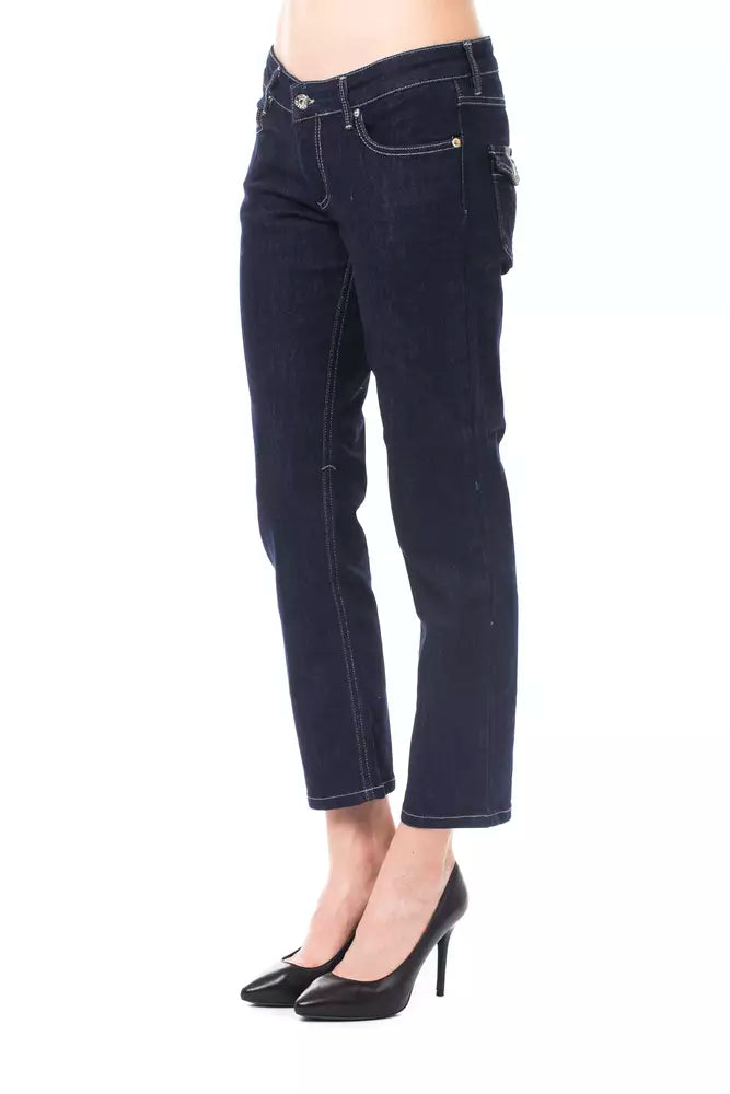 Dark blue cotton denim capri jeans worn with black high heels