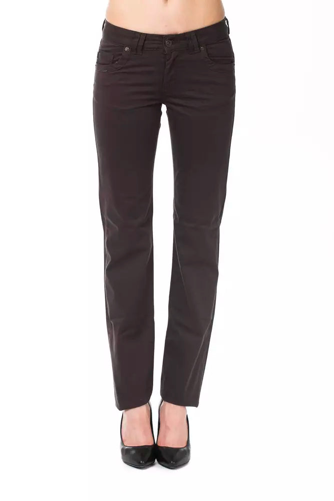 Brown cotton women's straight-leg pants with pockets and belt loops worn with black heels
