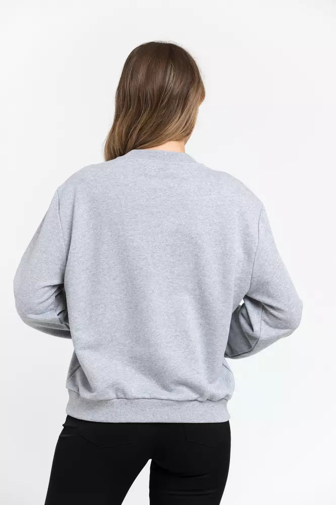 Woman wearing a gray cotton crewneck sweatshirt seen from the back