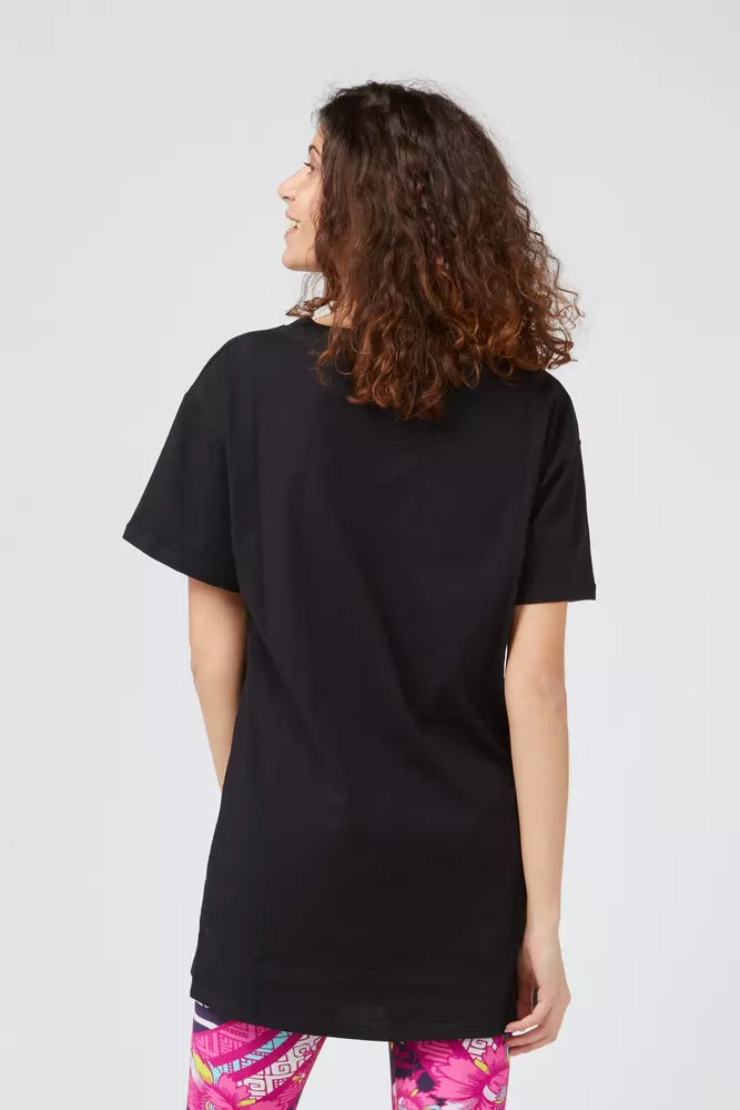 Woman wearing a black cotton t-shirt, viewed from the back