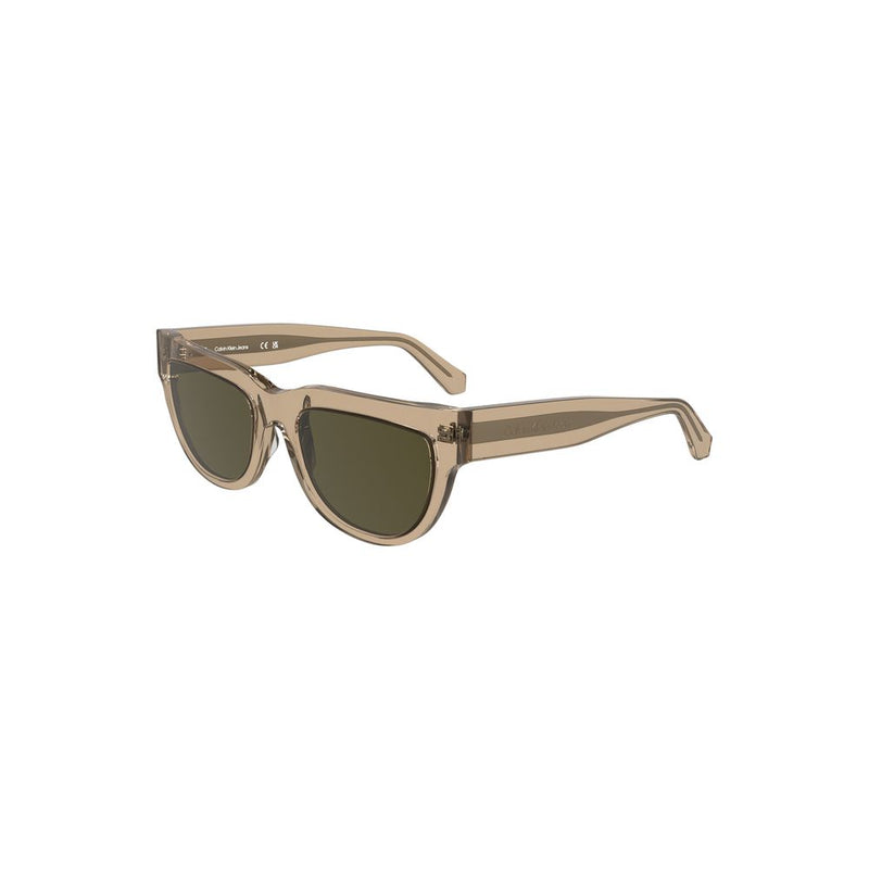 Brown acetate women sunglasses with thick frames and dark tinted lenses