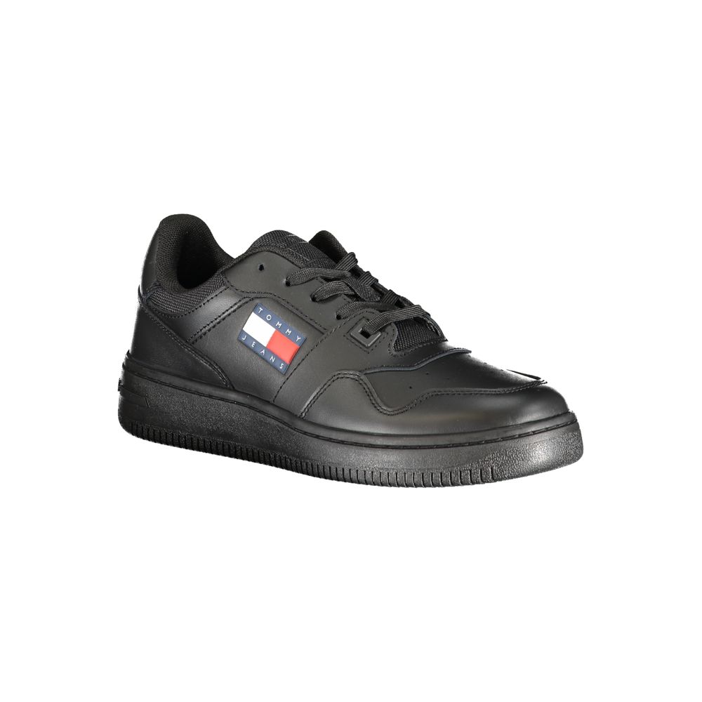Tommy Hilfiger black leather women’s low-top sneaker with lace-up closure and a branded side flag logo.