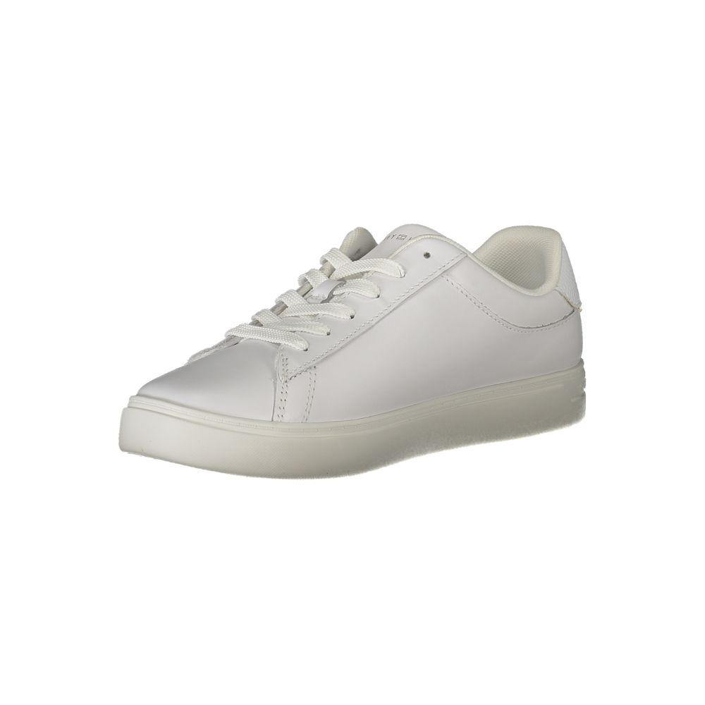 White Tommy Hilfiger women's sneaker in smooth polyurethane with a minimalist lace-up style and flat rubber sole.