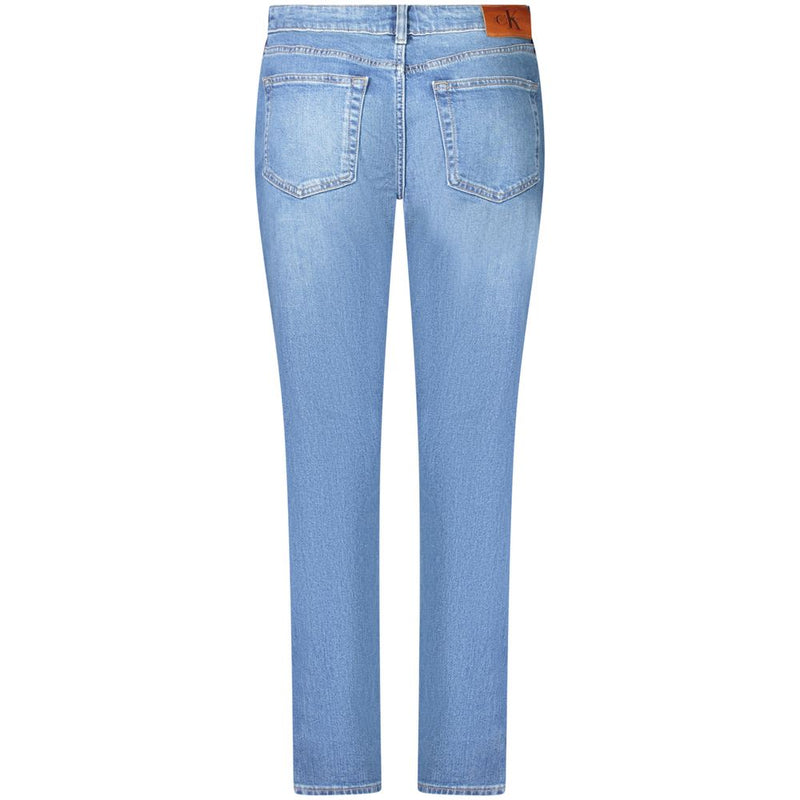 Light blue cotton denim women jeans from behind with two back pockets and brown leather brand patch