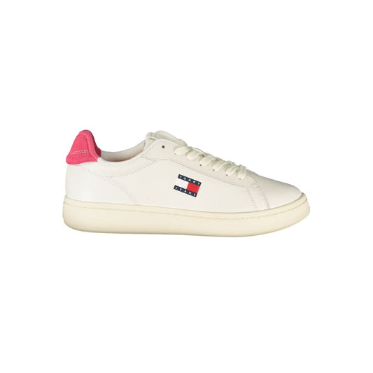 White Tommy Hilfiger polyurethane women’s sneaker with pink heel tab and side logo, in a classic low-top style.