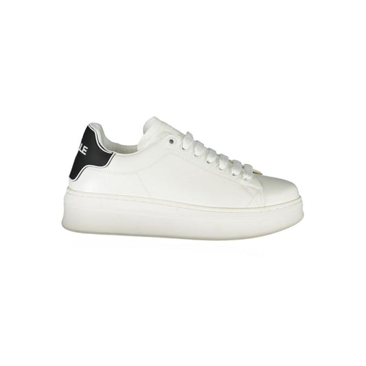 White polyurethane platform sneaker with lace-up closure and contrasting black heel tab featuring Gaelle logo.