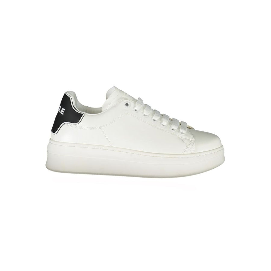 White polyurethane platform sneaker with lace-up closure and contrasting black heel tab featuring Gaelle logo.