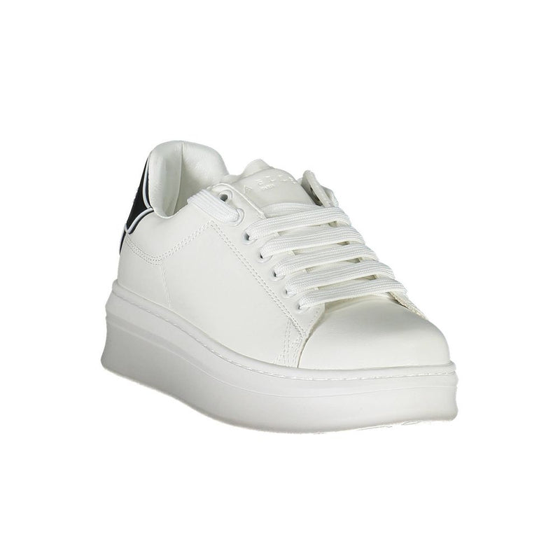 Gaelle Paris women’s white polyurethane platform sneaker with a black heel tab and lace-up closure.